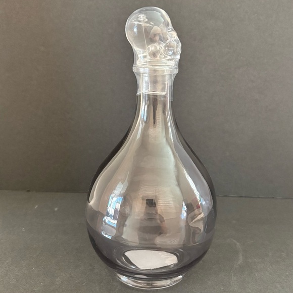 Skull Whiskey Decanter w/ A Skull Stopper &Smoked Grey Glass Bulbous 9.5” NEW - Picture 4 of 9